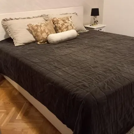 Urban * Μόσταρ